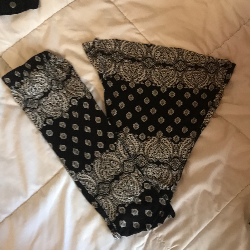 Fun pants in black and white
